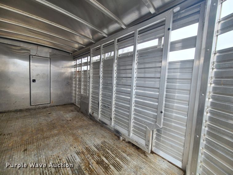 image for item KG9617 2015 Universal Exiss STC835 LG  livestock trailer