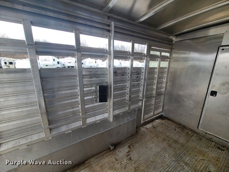 image for item KG9617 2015 Universal Exiss STC835 LG  livestock trailer