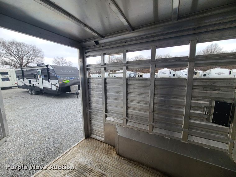 image for item KG9617 2015 Universal Exiss STC835 LG  livestock trailer