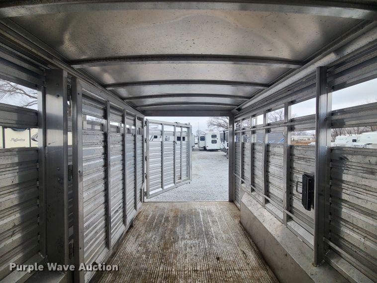 image for item KG9617 2015 Universal Exiss STC835 LG  livestock trailer