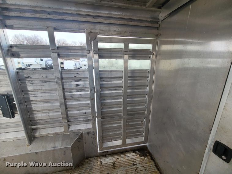 image for item KG9617 2015 Universal Exiss STC835 LG  livestock trailer