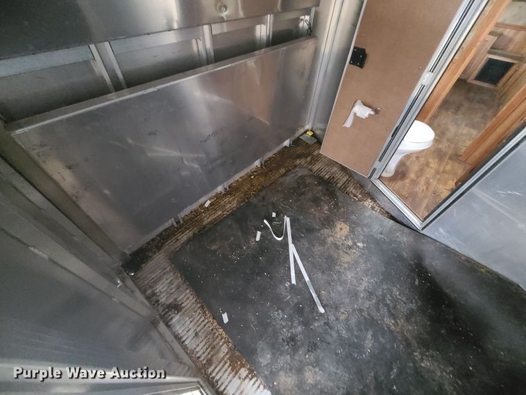 image for item KG9617 2015 Universal Exiss STC835 LG  livestock trailer