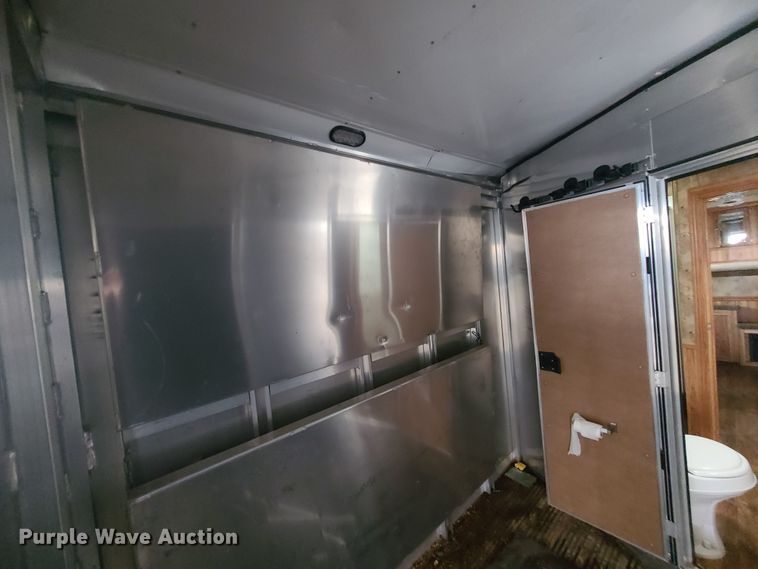 image for item KG9617 2015 Universal Exiss STC835 LG  livestock trailer