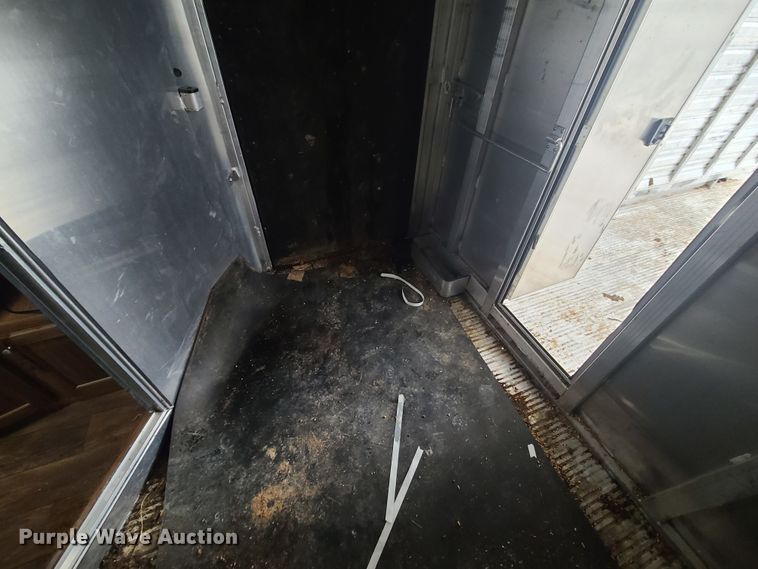 image for item KG9617 2015 Universal Exiss STC835 LG  livestock trailer