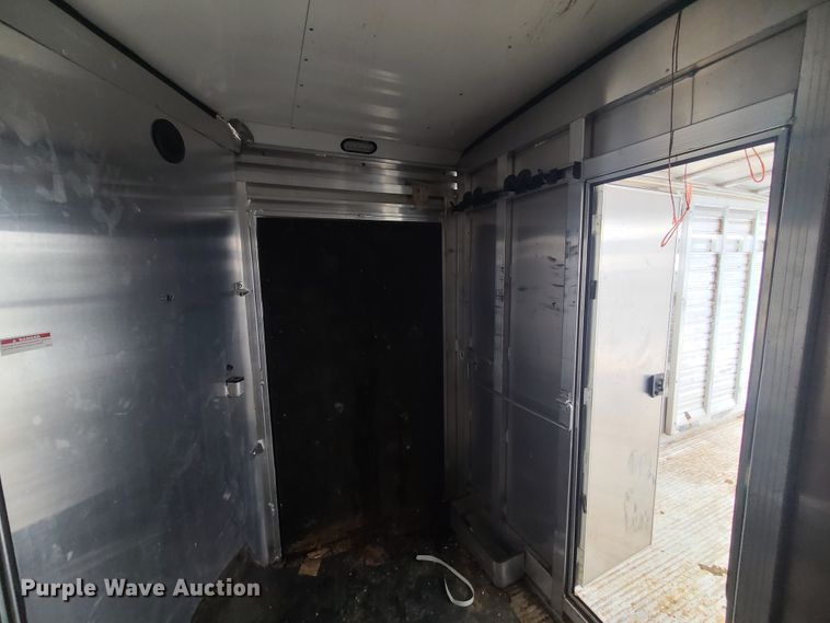 image for item KG9617 2015 Universal Exiss STC835 LG  livestock trailer