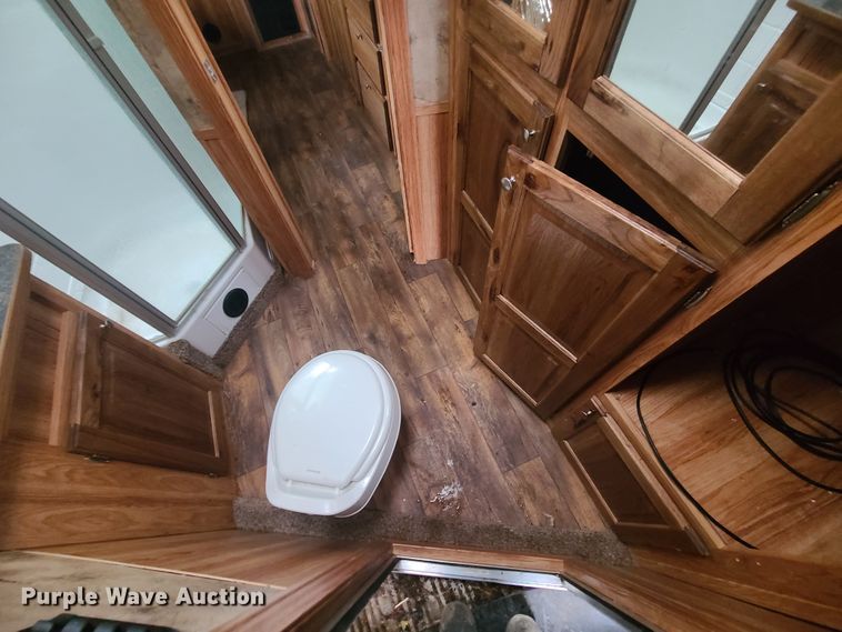 image for item KG9617 2015 Universal Exiss STC835 LG  livestock trailer