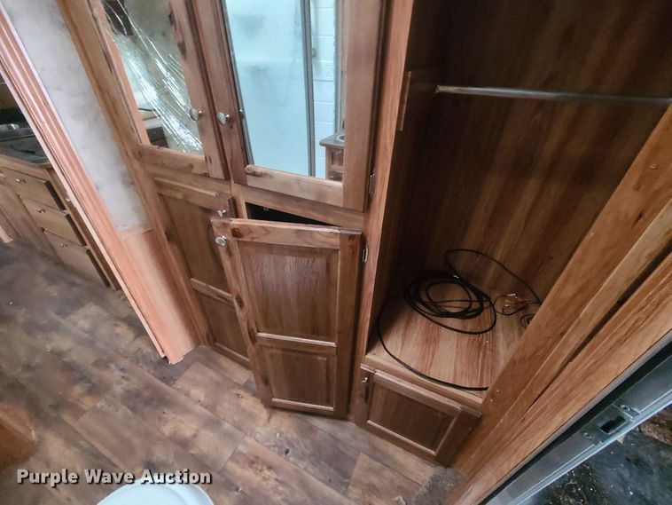 image for item KG9617 2015 Universal Exiss STC835 LG  livestock trailer