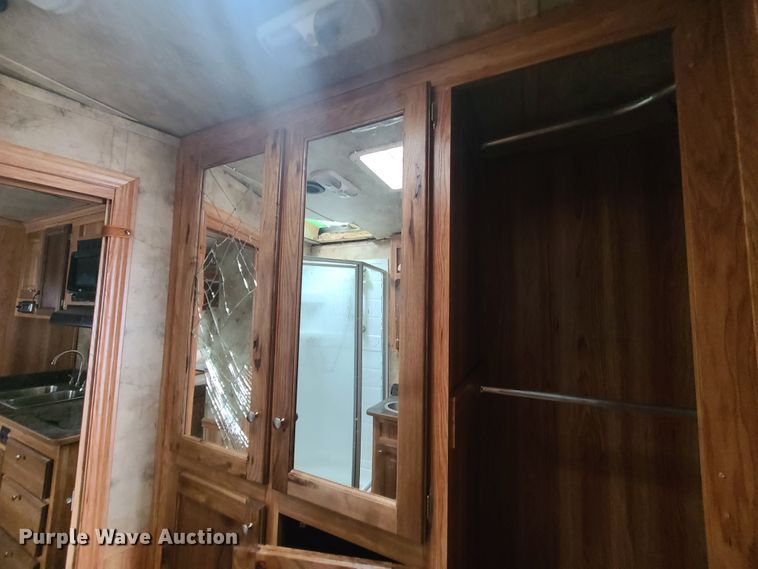 image for item KG9617 2015 Universal Exiss STC835 LG  livestock trailer