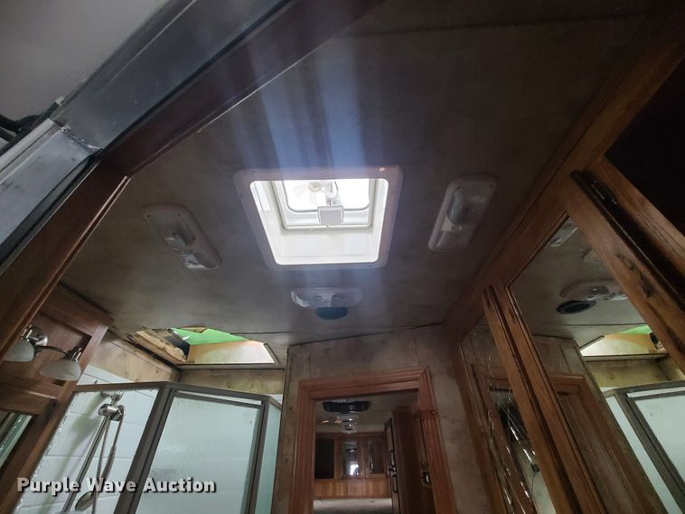 image for item KG9617 2015 Universal Exiss STC835 LG  livestock trailer