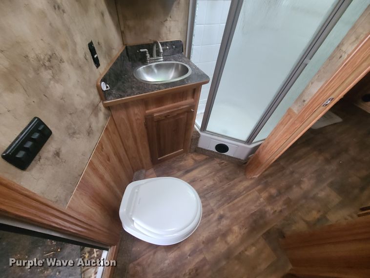 image for item KG9617 2015 Universal Exiss STC835 LG  livestock trailer