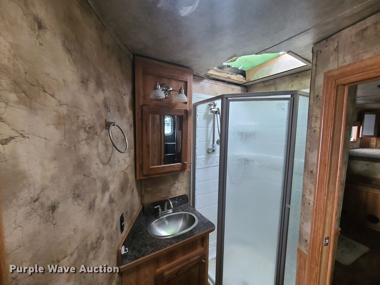 image for item KG9617 2015 Universal Exiss STC835 LG  livestock trailer