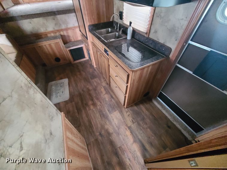 image for item KG9617 2015 Universal Exiss STC835 LG  livestock trailer