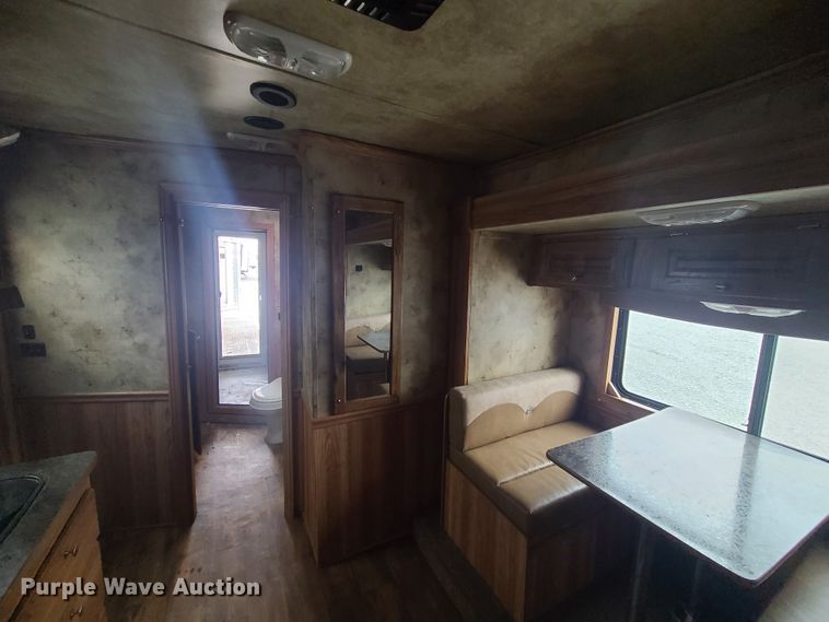 image for item KG9617 2015 Universal Exiss STC835 LG  livestock trailer