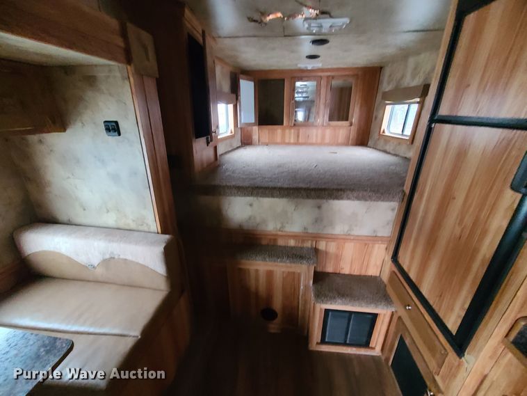 image for item KG9617 2015 Universal Exiss STC835 LG  livestock trailer