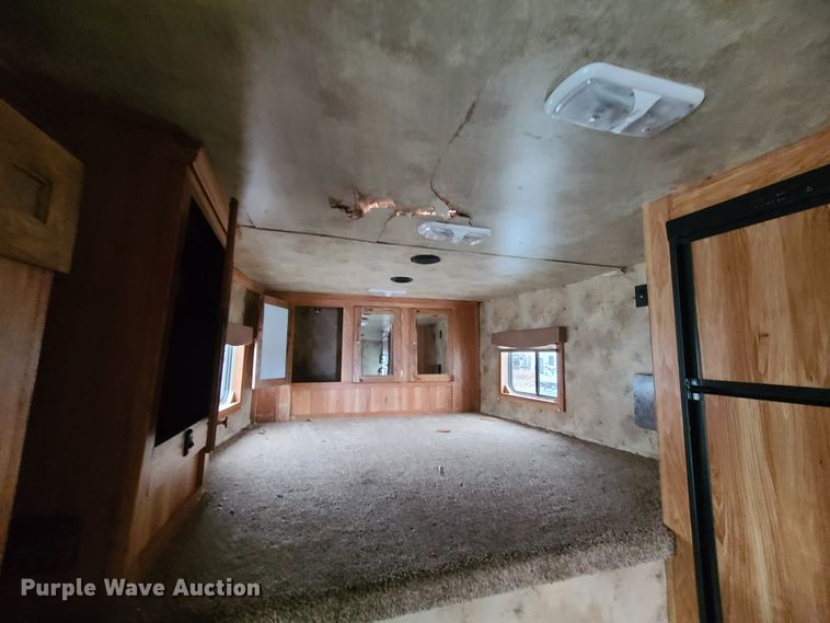 image for item KG9617 2015 Universal Exiss STC835 LG  livestock trailer