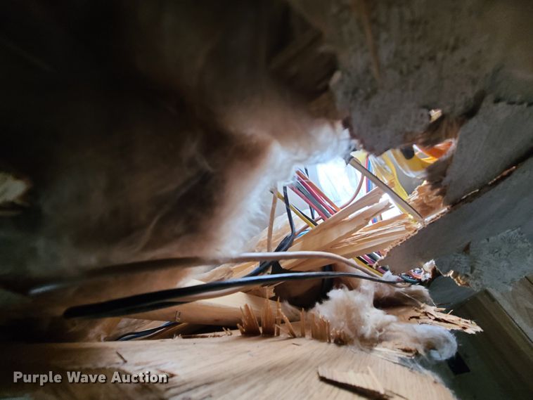 image for item KG9617 2015 Universal Exiss STC835 LG  livestock trailer