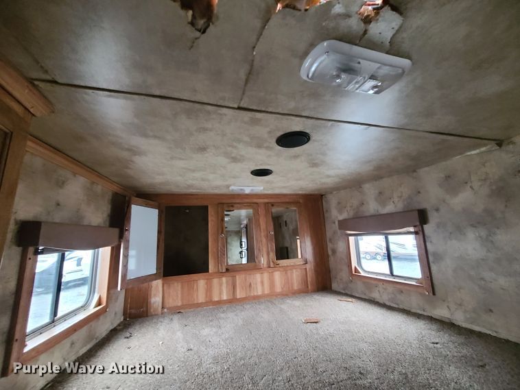 image for item KG9617 2015 Universal Exiss STC835 LG  livestock trailer