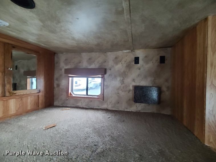 image for item KG9617 2015 Universal Exiss STC835 LG  livestock trailer