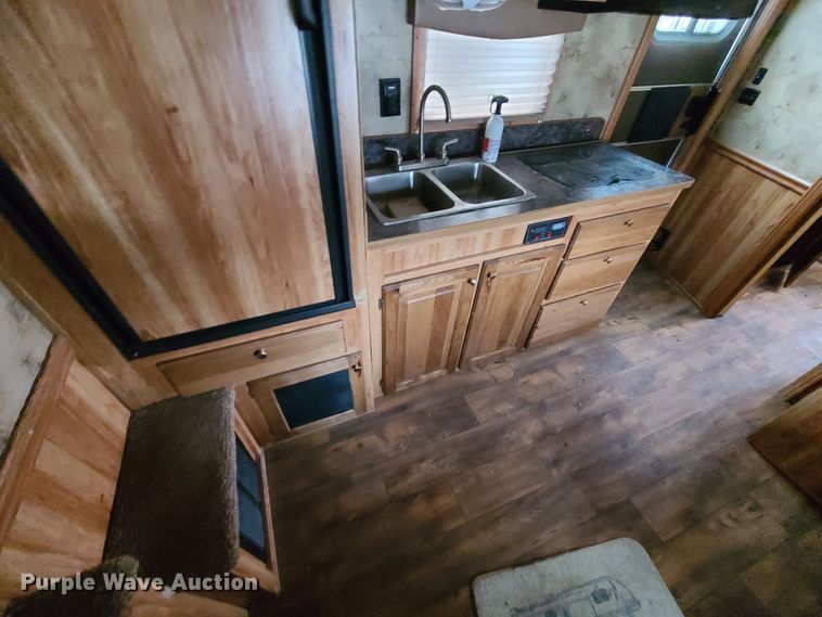 image for item KG9617 2015 Universal Exiss STC835 LG  livestock trailer