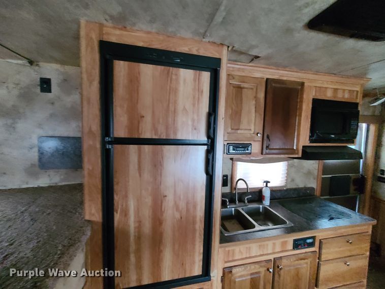 image for item KG9617 2015 Universal Exiss STC835 LG  livestock trailer