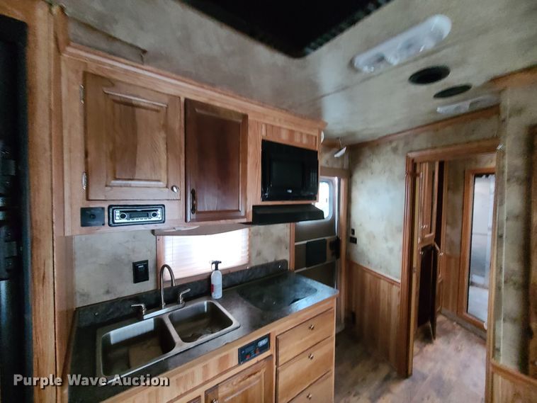 image for item KG9617 2015 Universal Exiss STC835 LG  livestock trailer