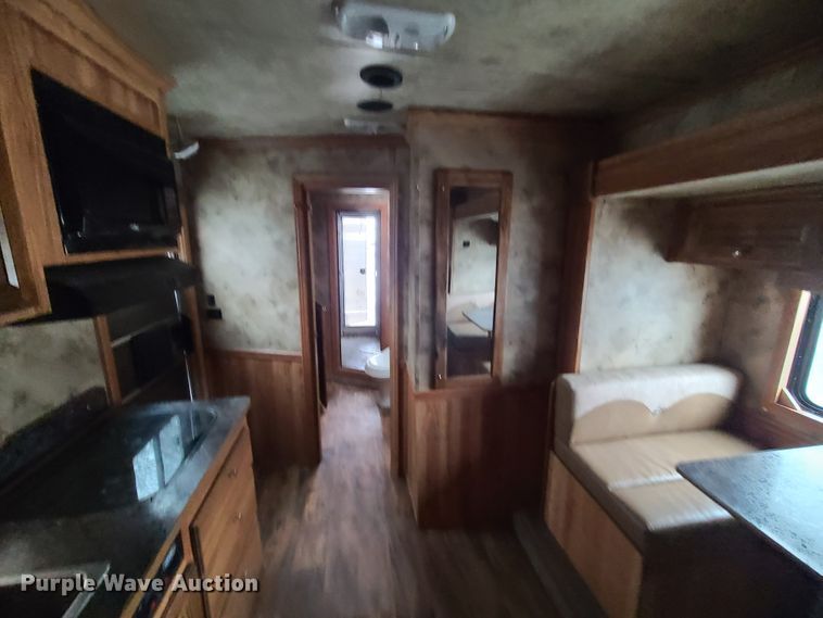 image for item KG9617 2015 Universal Exiss STC835 LG  livestock trailer