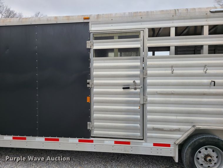 image for item KG9617 2015 Universal Exiss STC835 LG  livestock trailer