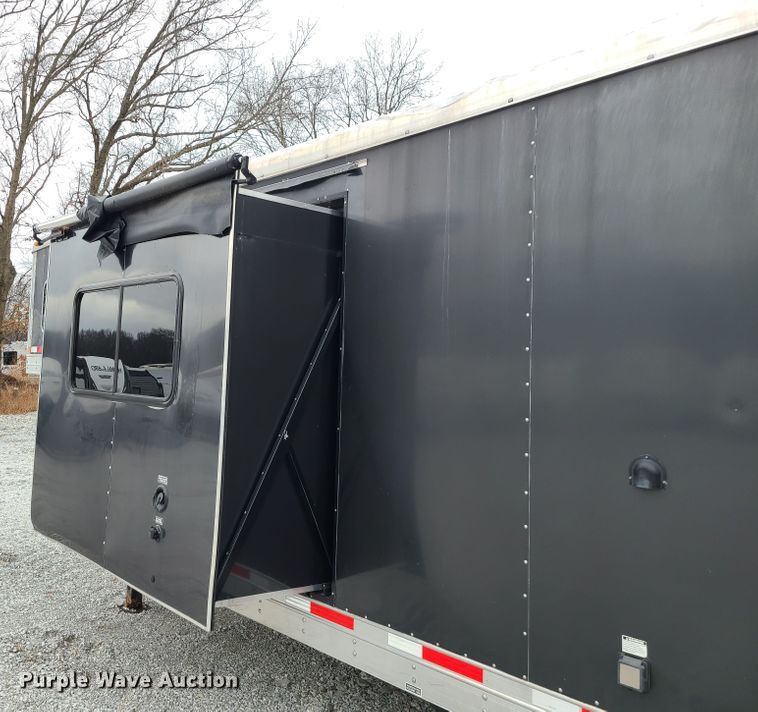 image for item KG9617 2015 Universal Exiss STC835 LG  livestock trailer