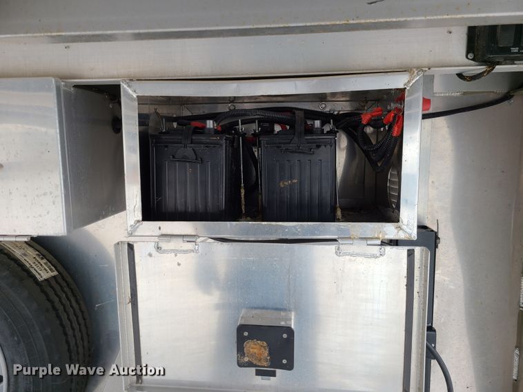 image for item KG9617 2015 Universal Exiss STC835 LG  livestock trailer