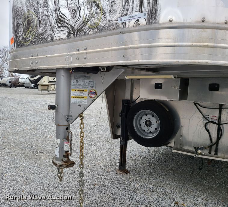 image for item KG9617 2015 Universal Exiss STC835 LG  livestock trailer