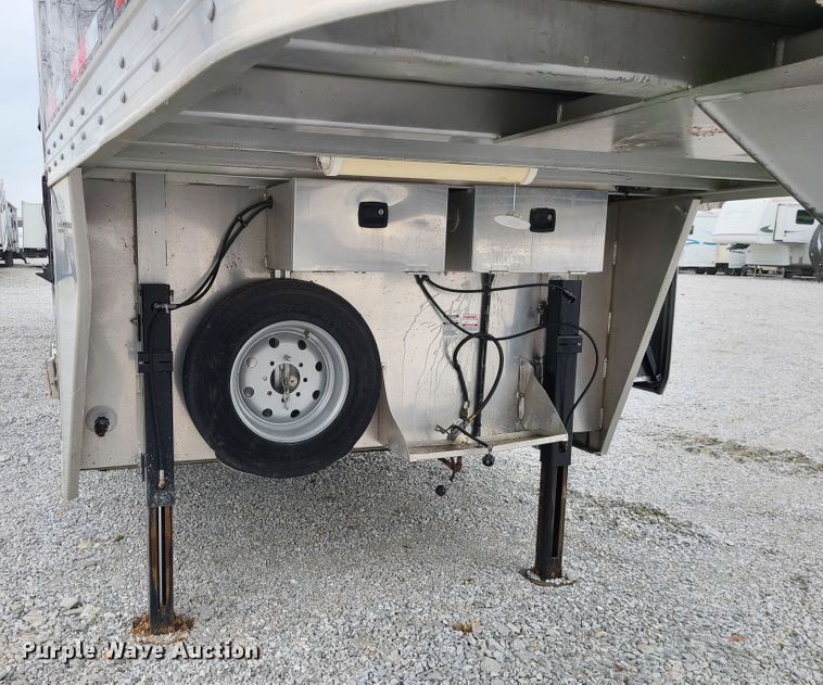 image for item KG9617 2015 Universal Exiss STC835 LG  livestock trailer