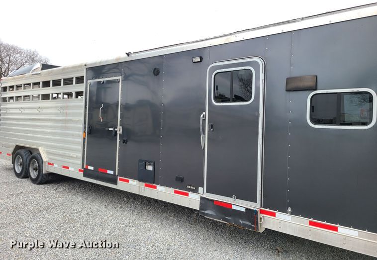 image for item KG9617 2015 Universal Exiss STC835 LG  livestock trailer