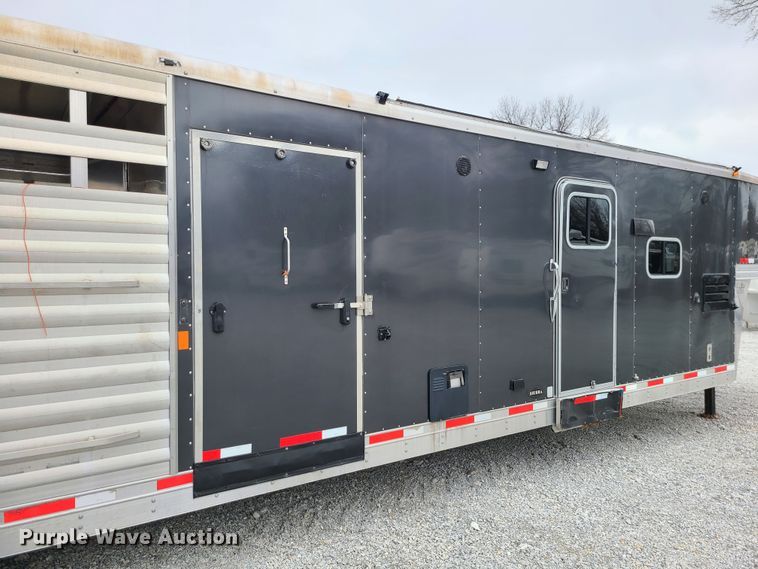 image for item KG9617 2015 Universal Exiss STC835 LG  livestock trailer