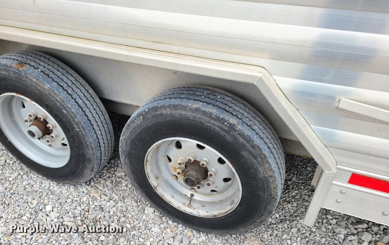 image for item KG9617 2015 Universal Exiss STC835 LG  livestock trailer