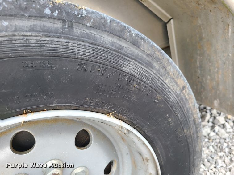 image for item KG9617 2015 Universal Exiss STC835 LG  livestock trailer