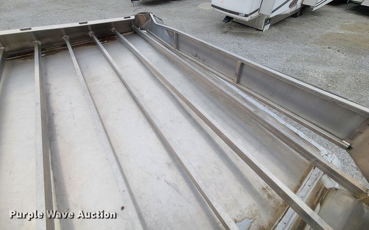 image for item KG9617 2015 Universal Exiss STC835 LG  livestock trailer