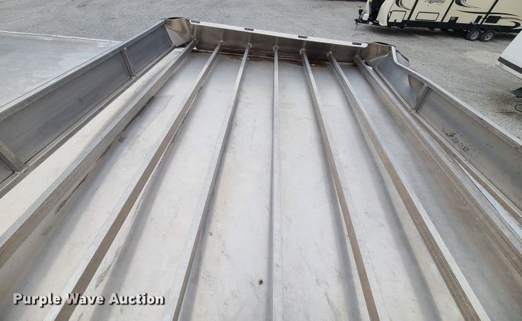 image for item KG9617 2015 Universal Exiss STC835 LG  livestock trailer