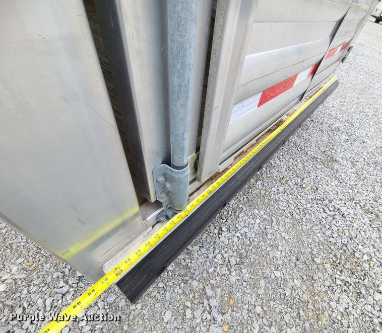 image for item KG9617 2015 Universal Exiss STC835 LG  livestock trailer