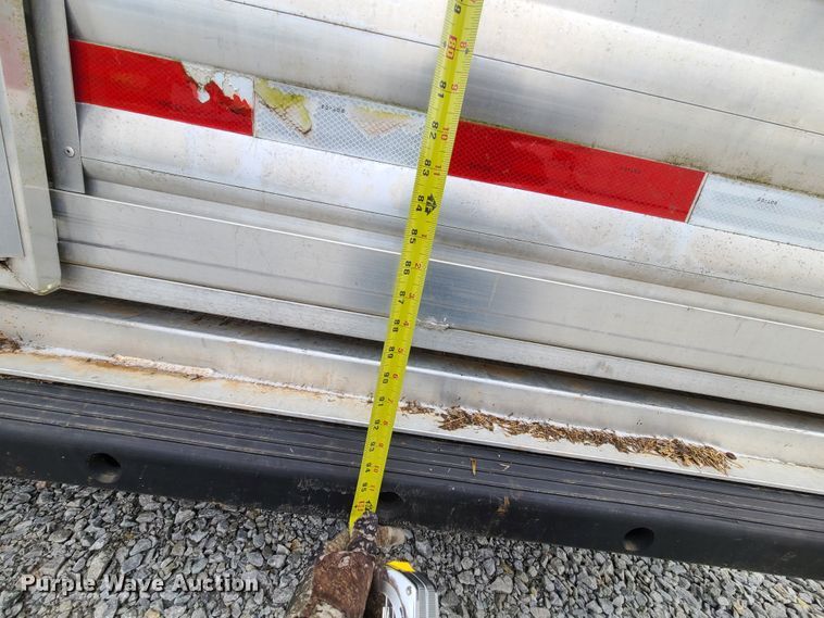 image for item KG9617 2015 Universal Exiss STC835 LG  livestock trailer