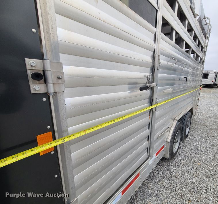 image for item KG9617 2015 Universal Exiss STC835 LG  livestock trailer