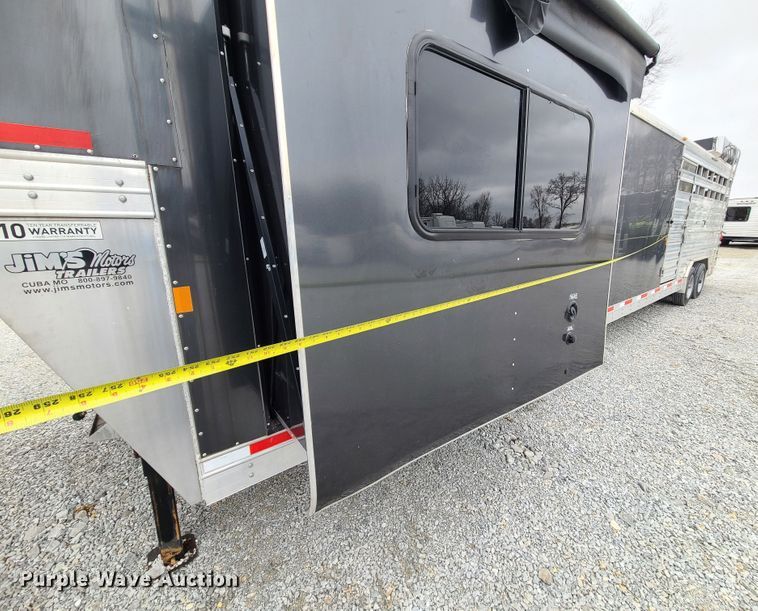 image for item KG9617 2015 Universal Exiss STC835 LG  livestock trailer