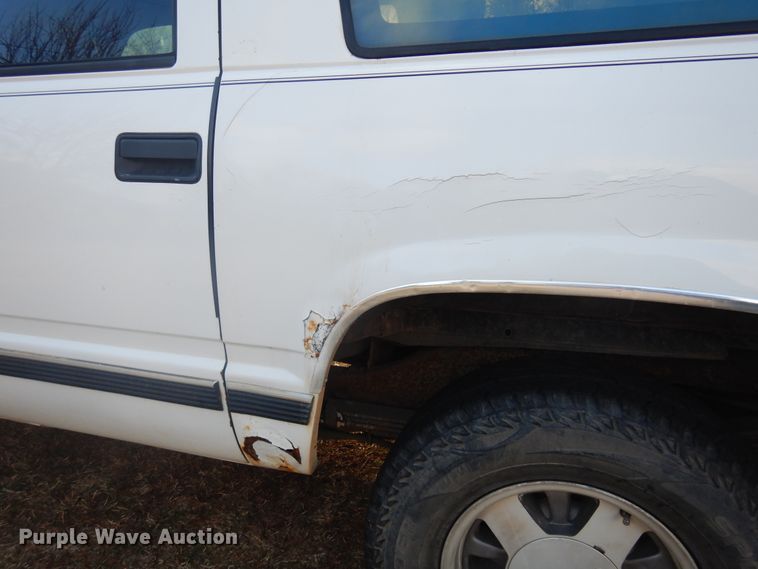 image for item KJ9581 1996 Chevrolet Suburban C1500  SUV