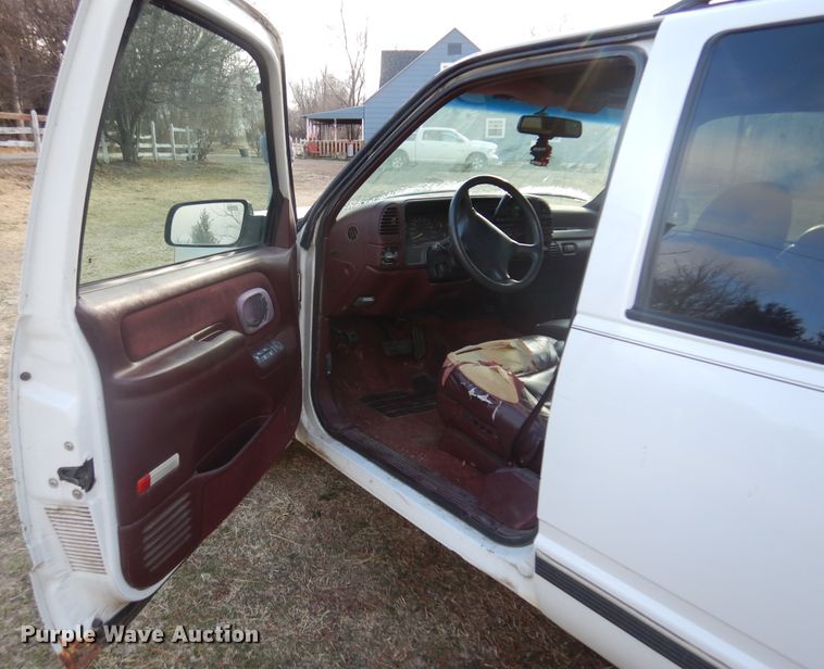 image for item KJ9581 1996 Chevrolet Suburban C1500  SUV