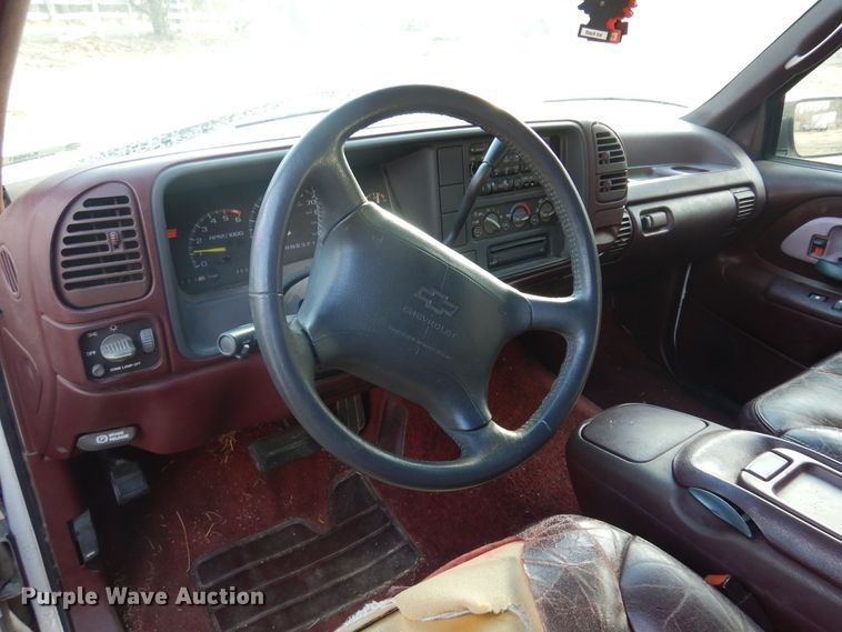 image for item KJ9581 1996 Chevrolet Suburban C1500  SUV