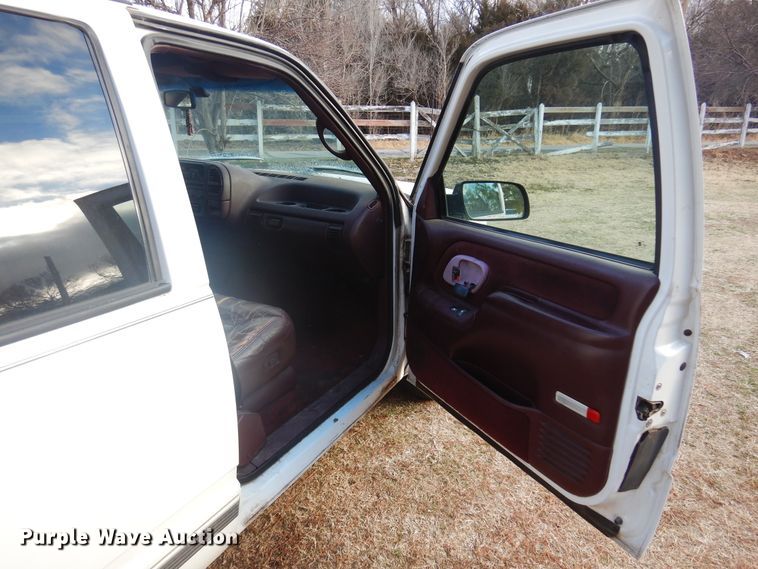 image for item KJ9581 1996 Chevrolet Suburban C1500  SUV