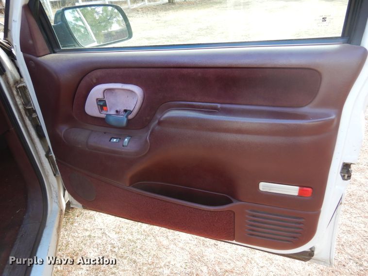 image for item KJ9581 1996 Chevrolet Suburban C1500  SUV