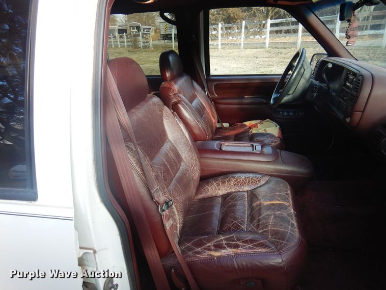 image for item KJ9581 1996 Chevrolet Suburban C1500  SUV