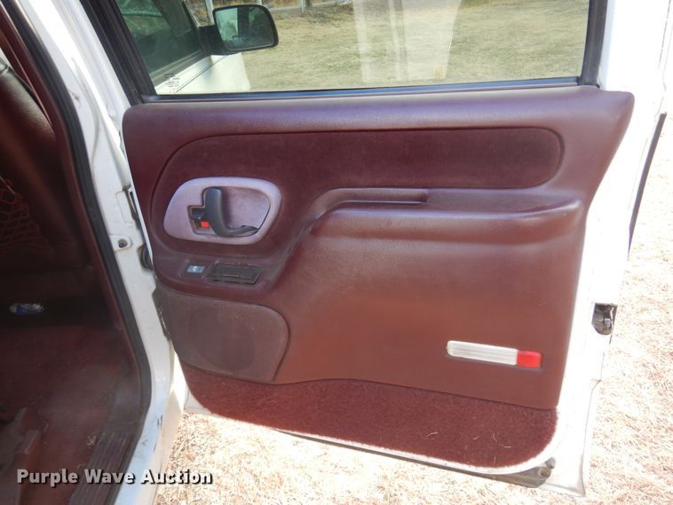 image for item KJ9581 1996 Chevrolet Suburban C1500  SUV