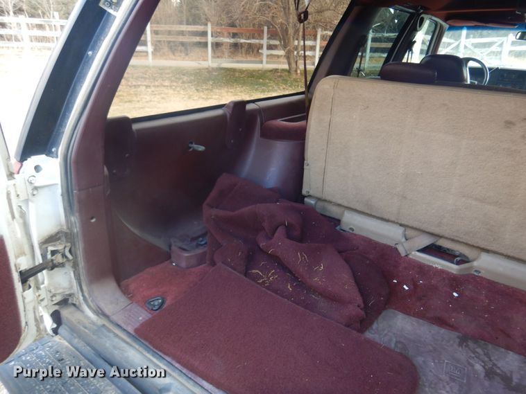 image for item KJ9581 1996 Chevrolet Suburban C1500  SUV