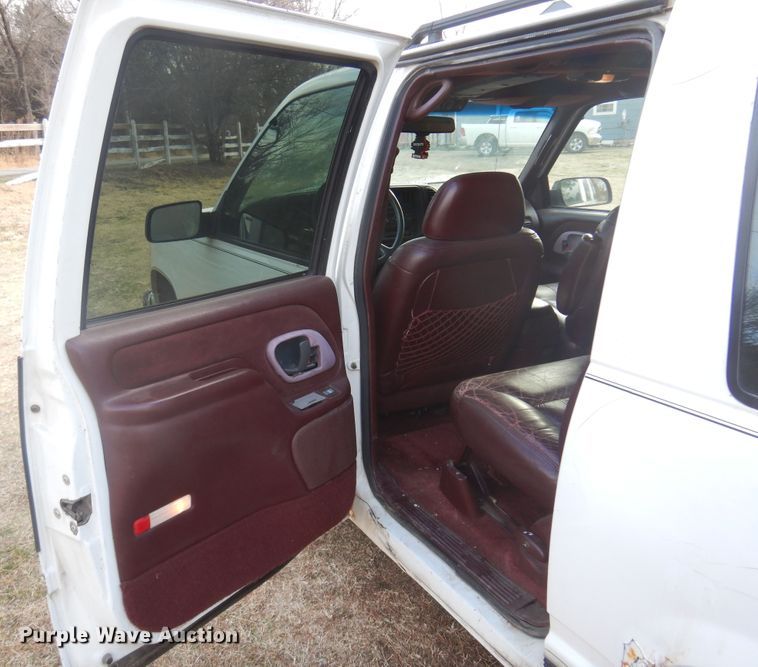 image for item KJ9581 1996 Chevrolet Suburban C1500  SUV